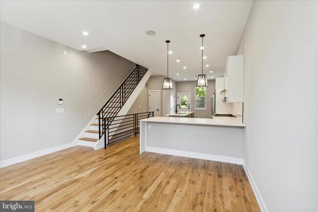 Foto del edificio - 2733 W Jefferson St