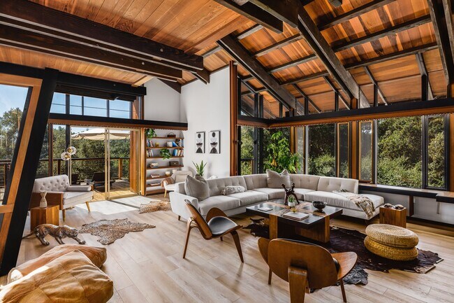 Building Photo - Frank Lloyd Wright inspired architectural ...