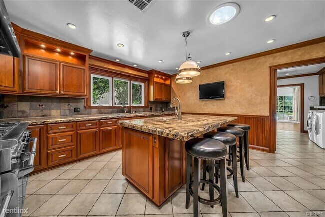 Building Photo - 4 br, 2.5 bath House - 17050 Rancho St