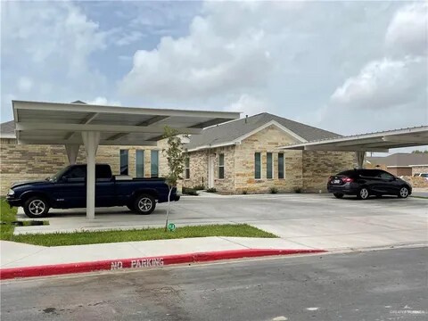 Foto principal - 4906 N Hiawatha Dr