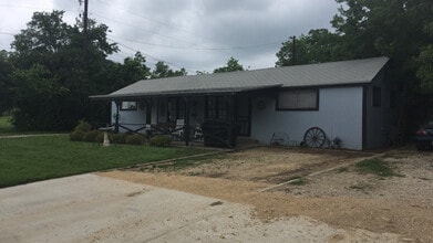 Building Photo - 405 N Burleson St