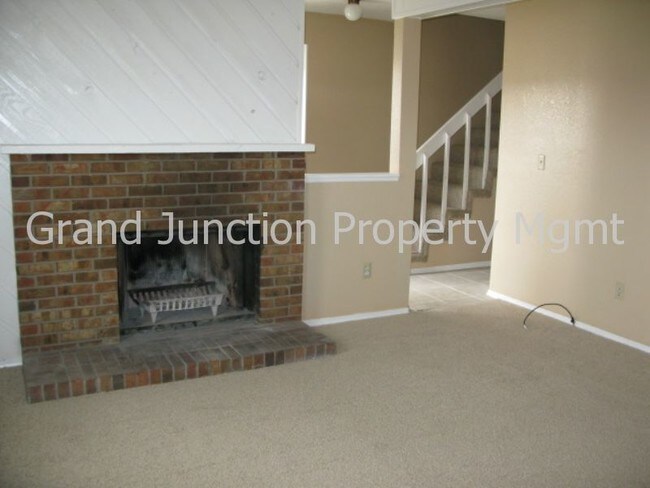 Building Photo - 515 1/2 Rood Ave