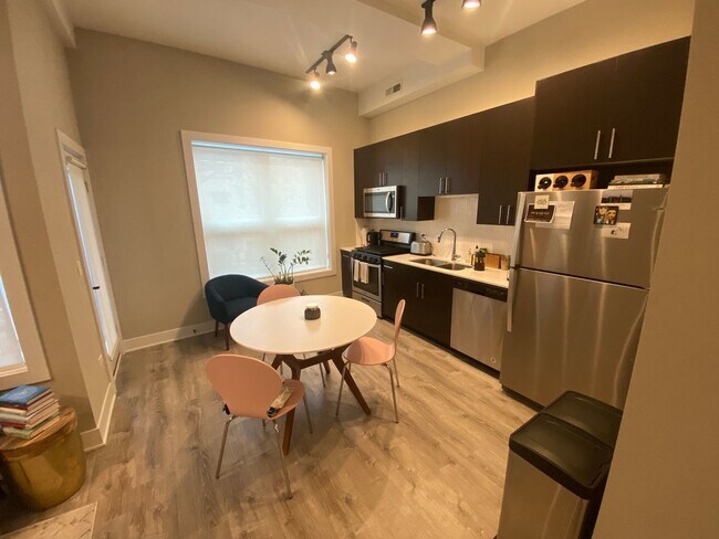Foto del edificio - 933 W Belle Plaine Ave