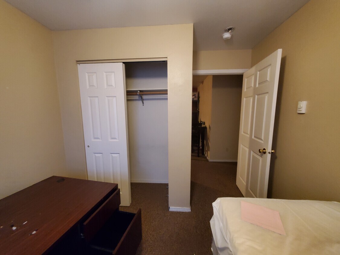 Primary Photo - 223 Baker St