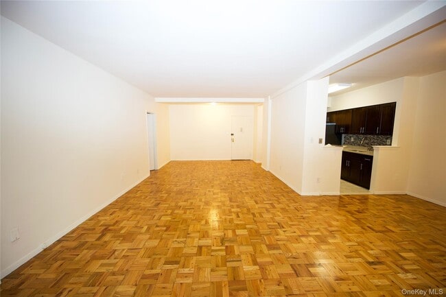 Foto del edificio - 5 Schenck Ave