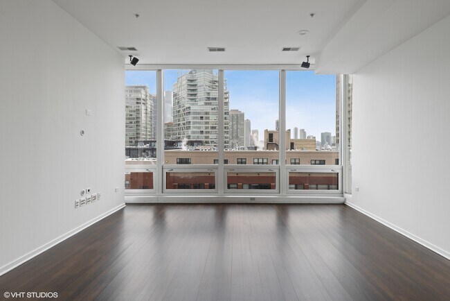 Living Room - 500 W Superior St