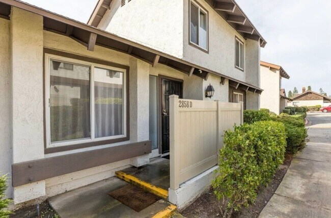 Foto del edificio - Beautifully Updated 3 Bedroom 2 Bath Townhome