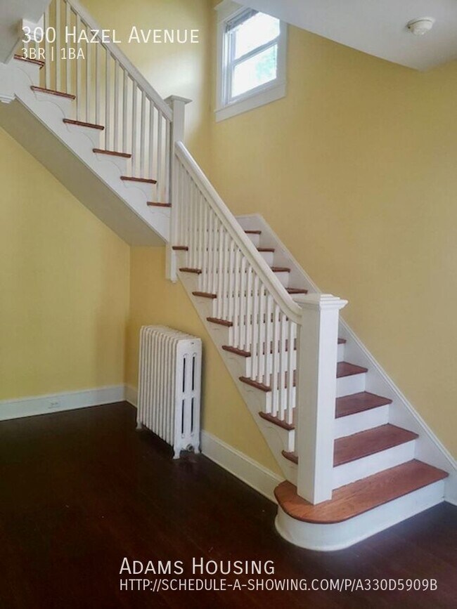 Building Photo - Cool Duplex 1/2 Mile from Campus!