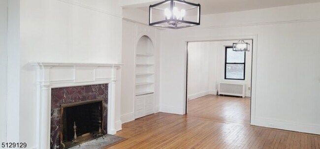 Foto del edificio - 375 Mt Prospect Ave