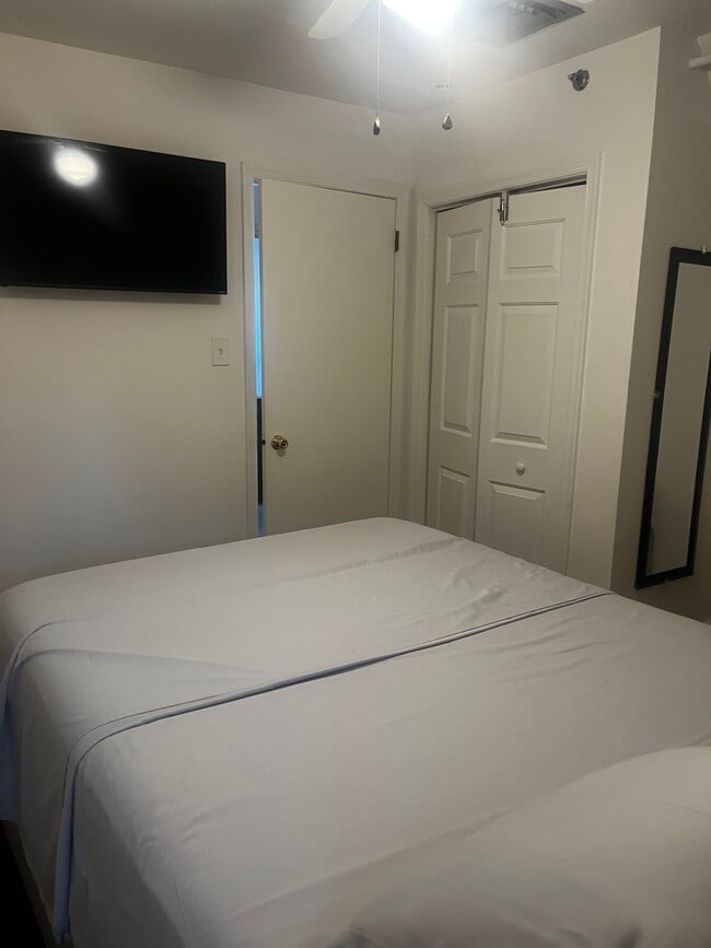 Building Photo - 1401 Beech Ave