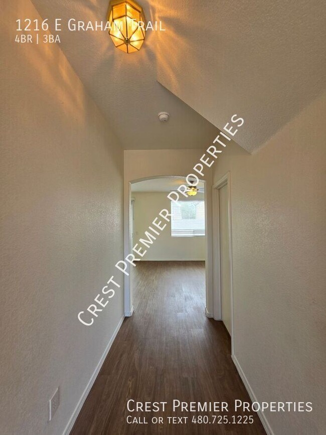 Foto del edificio - 1216 E Graham Trail