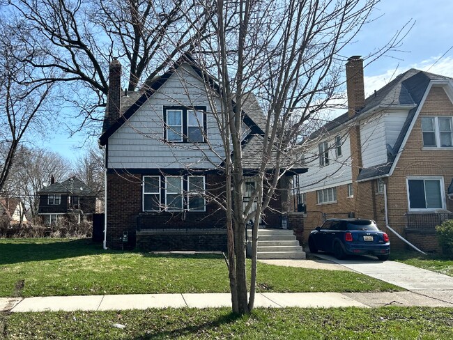 Building Photo - 3960 3 Mile Dr