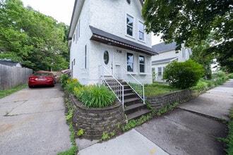 Building Photo - 718 19th Ave NE