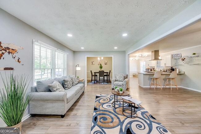 Building Photo - 6903 Doncaster Rd