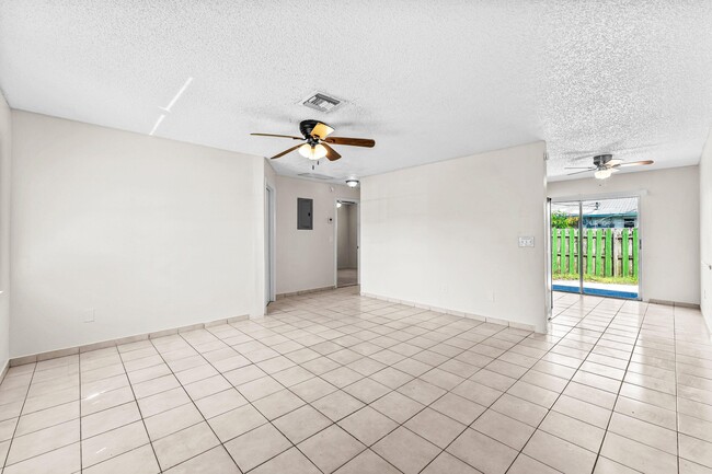 Building Photo - 4783 Gulfstream Rd