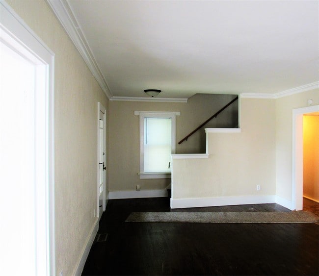 Building Photo - 112 W Grove St