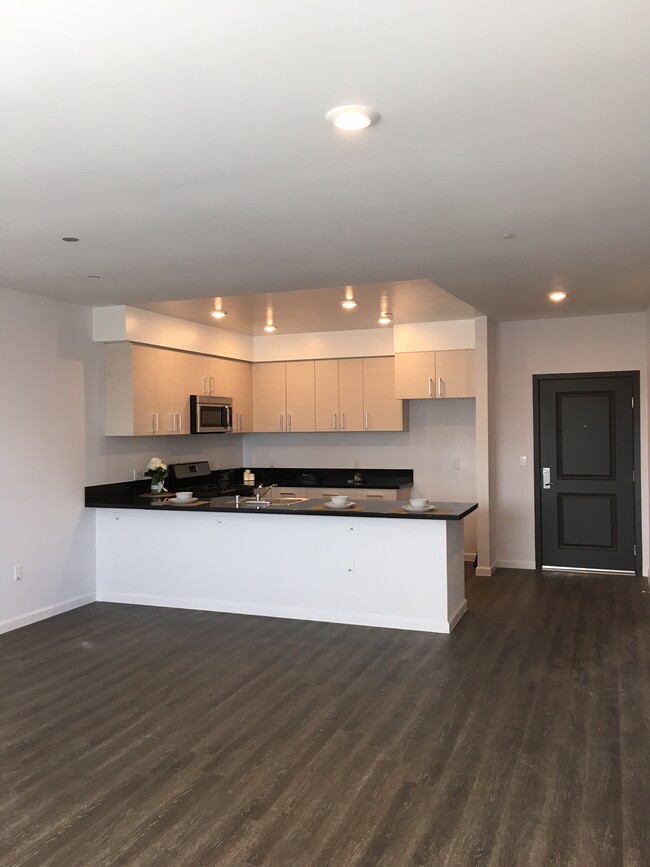 Building Photo - Burnet 22