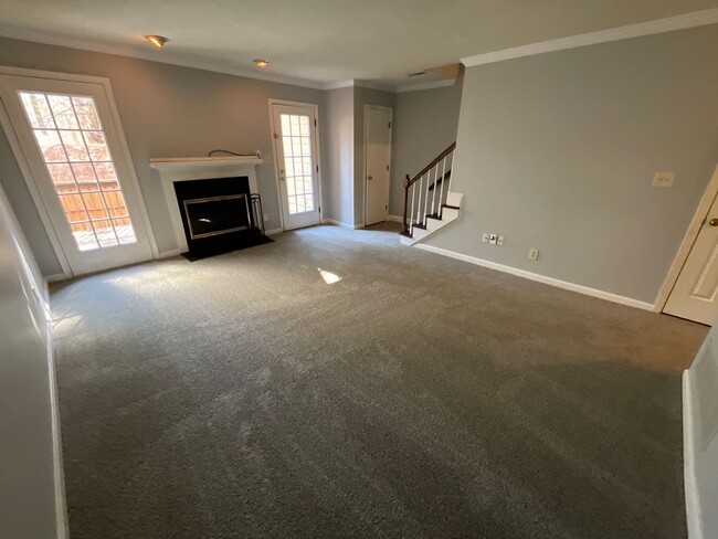 Foto del edificio - New listing in Greensboro- 2 BR, 2.5 Bathr...