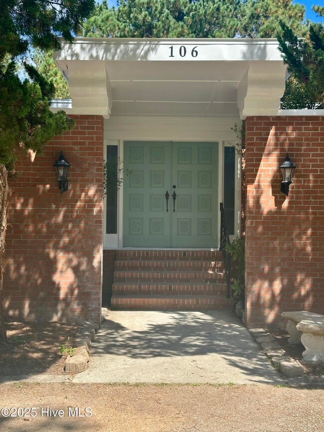 Building Photo - 106 Lake Dr