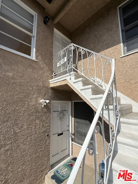 Building Photo - 2618 S Barrington Ave