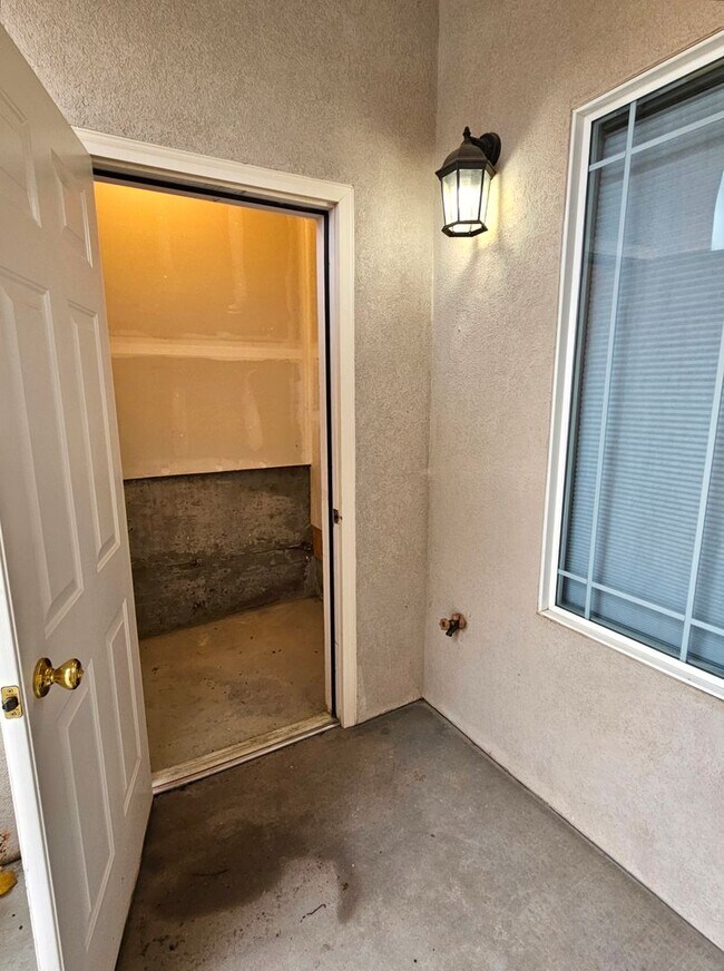 Building Photo - *360 TOUR AVAILABLE* Modern Richland Home ...