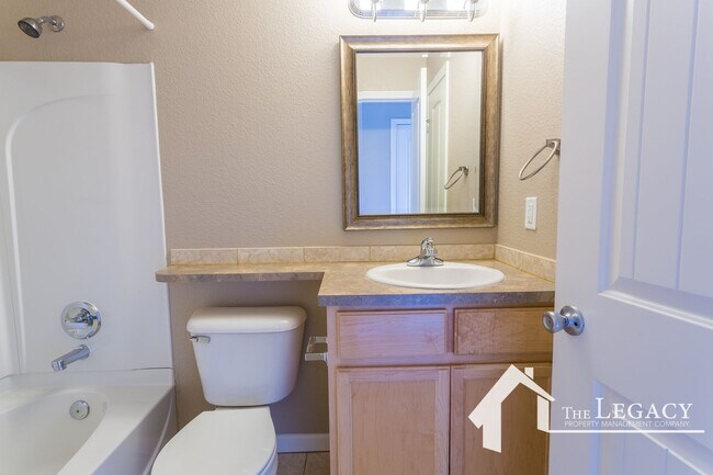 Foto del edificio - Westside Townhome