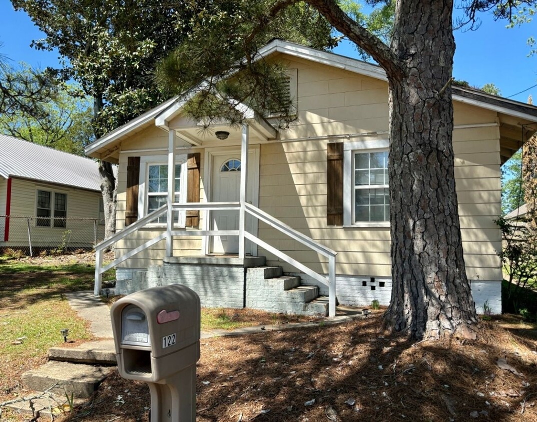 Building Photo - 122 Smith St