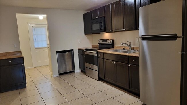 Foto del edificio - 4110 79th St W