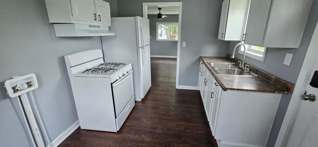 Building Photo - Freshly Updated Interior! 1 Bed/1 Bath - Anderson!