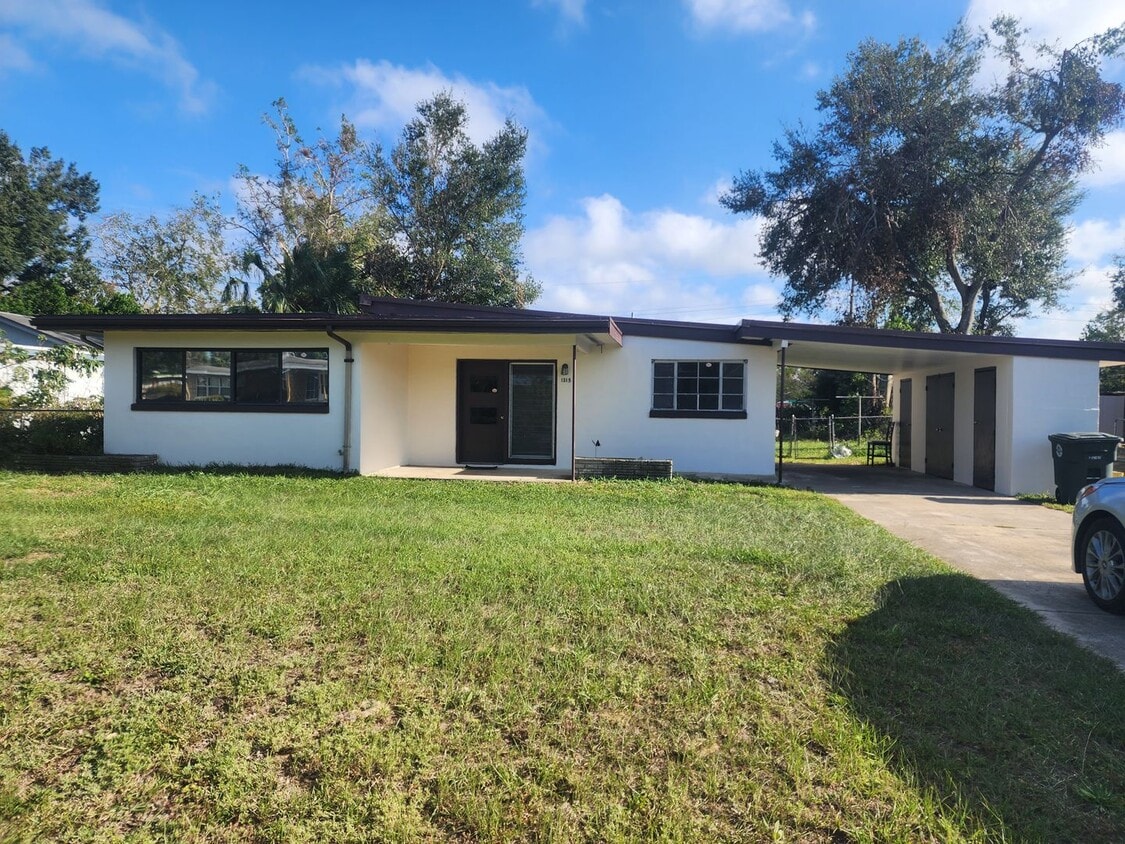 2 Bedroom 1 Bath Single Family Home, Fenced in Yard - 2 Bedroom 1 Bath Single Family Home, Fenced in Yard