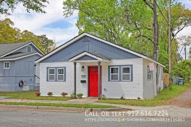 Building Photo - Beautifully Renovated 2 Bed, 2 Bath House ...