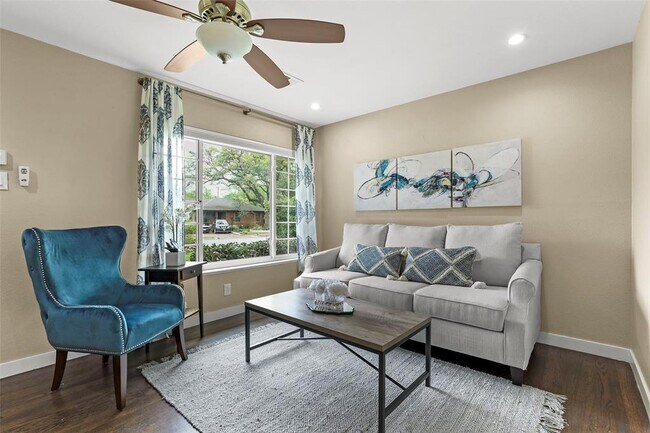 Foto del edificio - 2338 Crest Ridge Dr