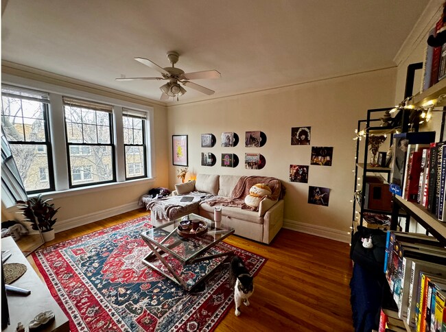 Foto del edificio - 1955 W Winnemac Ave