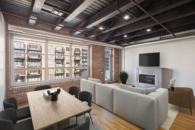 Building Photo - 333 S Desplaines St