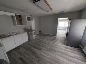 Building Photo - 608 W Highland Ave