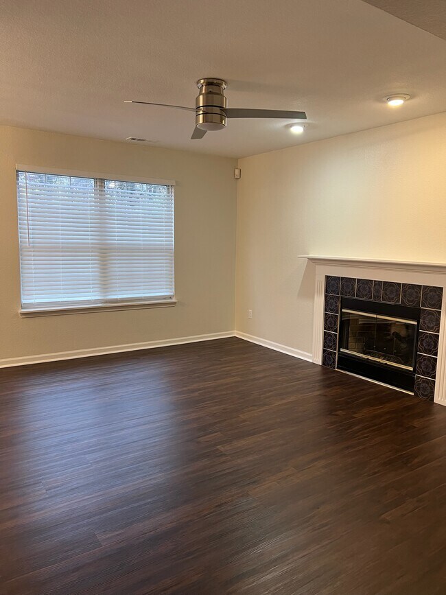 Foto del edificio - 11973 Cedar Dr