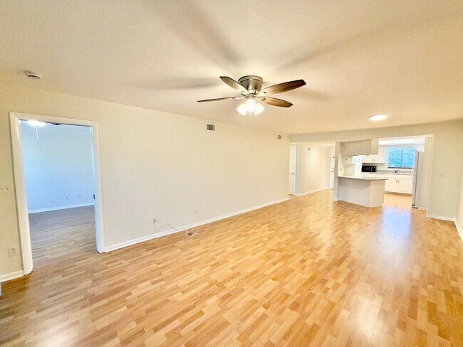 Building Photo - ** PALM RIVER ** 2 BED / 2 BATH - 1ST FLOOR - CONDO - NORTH NAPLES - ANNUAL RENTAL