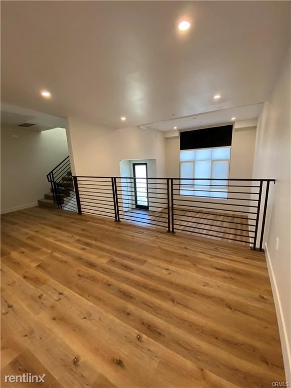 Building Photo - 501 N Santa Anita Ave