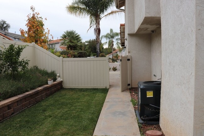 Building Photo - Spacious ALPINE 3 Bedroom 2.5 Bath 2 Story on a Cul De Sac