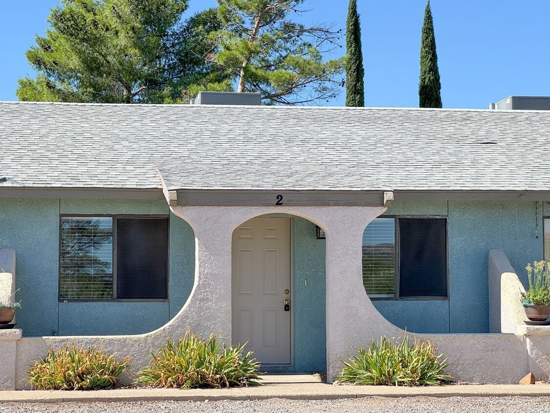 Primary Photo - FOUR-PLEX SINGLE LEVEL APARTMENT - CLARKDALE