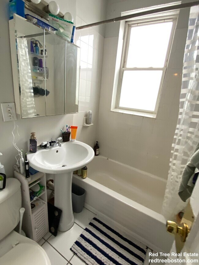 Building Photo - 45 Ashford St