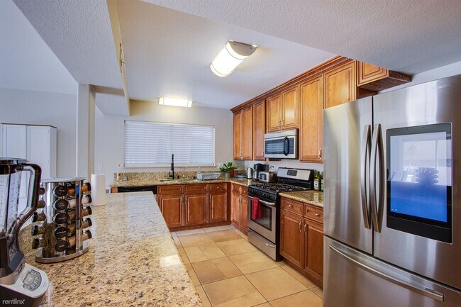 Foto del edificio - 4 br, 2 bath House - 1012 Eugene Cernan St...