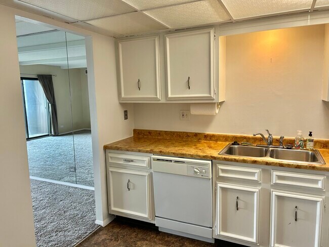 Building Photo - 13000 W Heiden Cir