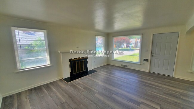 Building Photo - 2 bedroom Audubon Park home available now