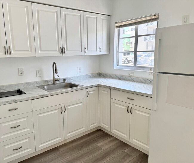 Foto del edificio - 916 W 41st St
