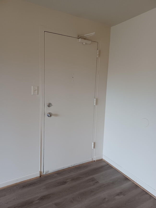 Building Photo - 217 Chalmers Ct