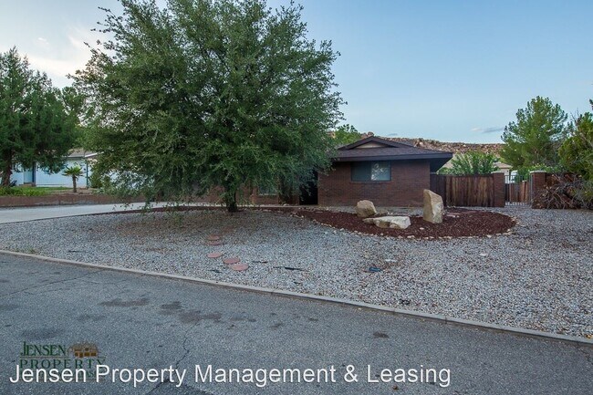 Building Photo - 3 br, 2 bath House - 1126 Juniperro Serro Dr