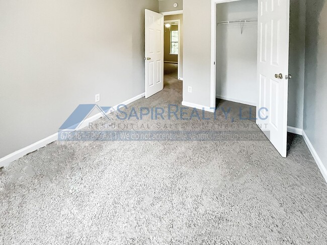Building Photo - 220 Beechwood Ln