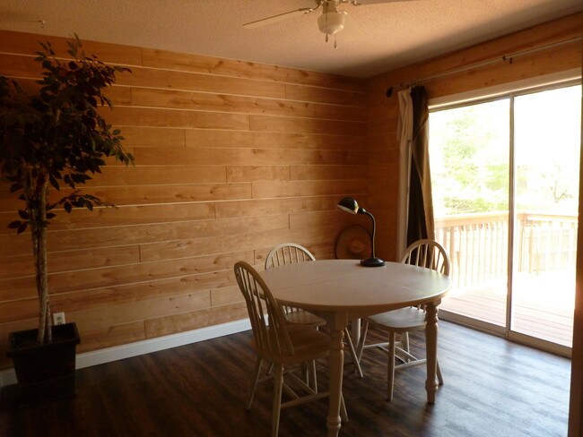 Building Photo - 1005 Sheffield Ct