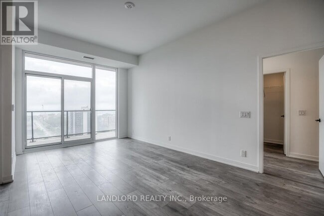 Building Photo - 285-1285 Dufferin St